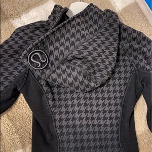 Lululemon hoodie zip up. Only used couple times, Fitted and comfy